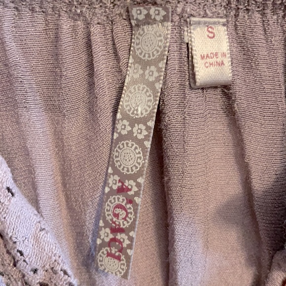 A’GACI ruffle sleeveless button up with lace - Picture 2 of 4